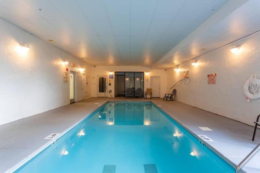 2 Miles From Dollywood Family Resort With Seasonal Outdoor Swimming Pool, Year Around Heated Indoor Swimming Pool, Townhome Style Cabin, Private Hot Tub, Arcade, Tv, Wifi, Kitchen With Refrigerator, Washer And Dryer 鸽子谷 外观 照片