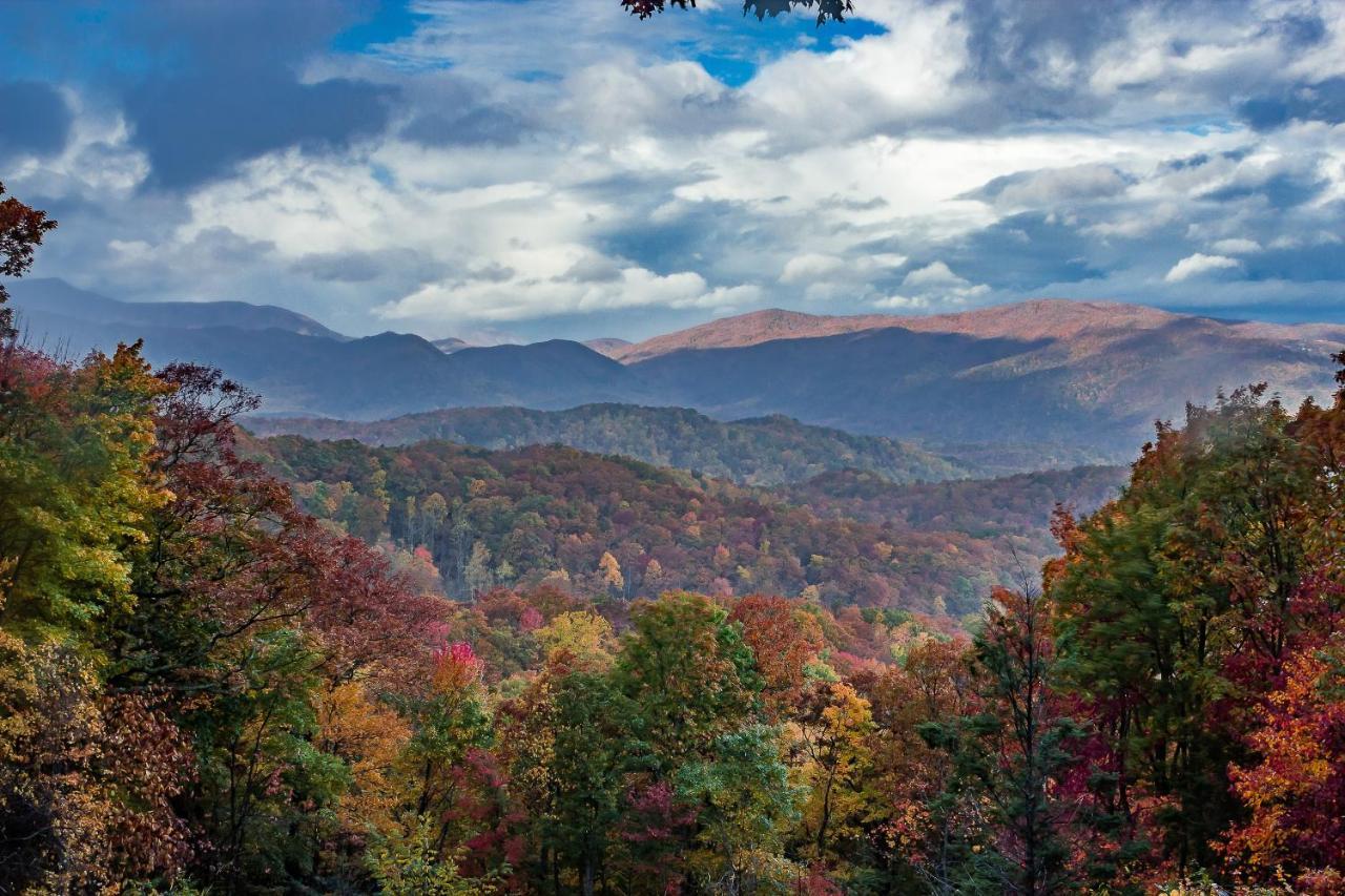 2 Miles From Dollywood Family Resort With Seasonal Outdoor Swimming Pool, Year Around Heated Indoor Swimming Pool, Townhome Style Cabin, Private Hot Tub, Arcade, Tv, Wifi, Kitchen With Refrigerator, Washer And Dryer 鸽子谷 外观 照片