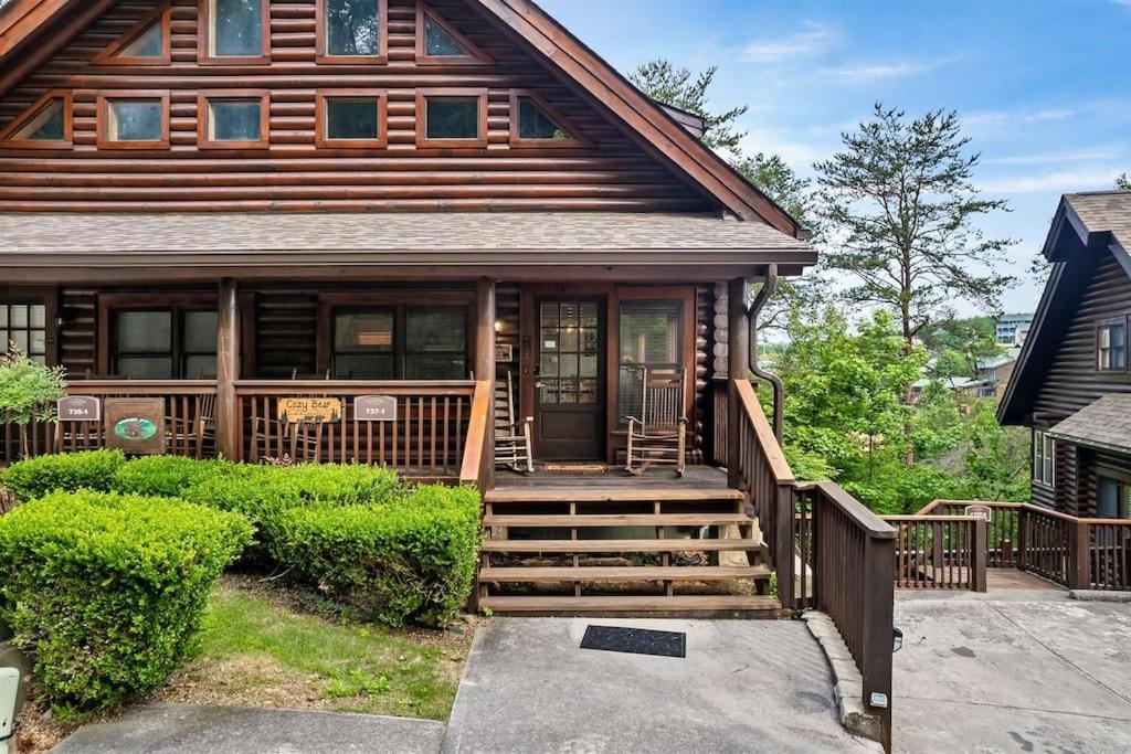 2 Miles From Dollywood Family Resort With Seasonal Outdoor Swimming Pool, Year Around Heated Indoor Swimming Pool, Townhome Style Cabin, Private Hot Tub, Arcade, Tv, Wifi, Kitchen With Refrigerator, Washer And Dryer 鸽子谷 外观 照片