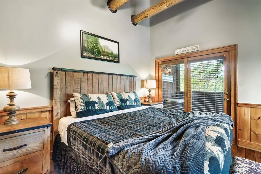 2 Miles From Dollywood Family Resort With Seasonal Outdoor Swimming Pool, Year Around Heated Indoor Swimming Pool, Townhome Style Cabin, Private Hot Tub, Arcade, Tv, Wifi, Kitchen With Refrigerator, Washer And Dryer 鸽子谷 外观 照片