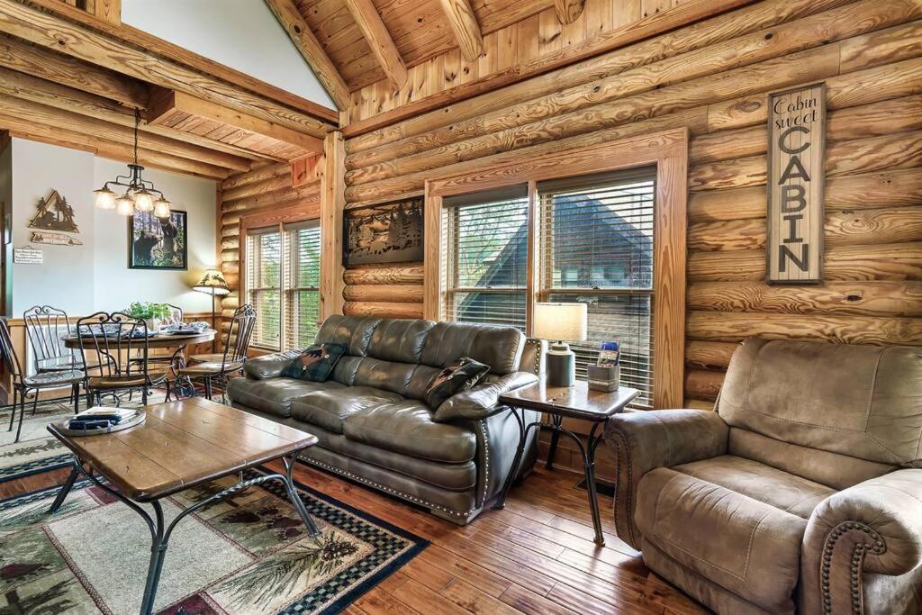 2 Miles From Dollywood Family Resort With Seasonal Outdoor Swimming Pool, Year Around Heated Indoor Swimming Pool, Townhome Style Cabin, Private Hot Tub, Arcade, Tv, Wifi, Kitchen With Refrigerator, Washer And Dryer 鸽子谷 外观 照片