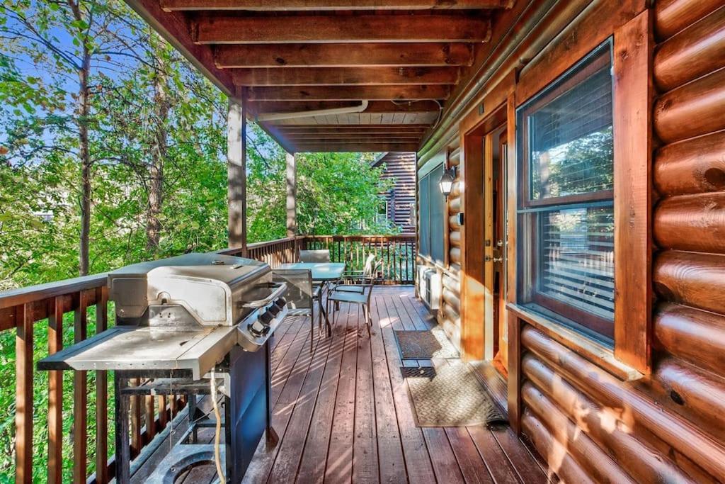 2 Miles From Dollywood Family Resort With Seasonal Outdoor Swimming Pool, Year Around Heated Indoor Swimming Pool, Townhome Style Cabin, Private Hot Tub, Arcade, Tv, Wifi, Kitchen With Refrigerator, Washer And Dryer 鸽子谷 外观 照片