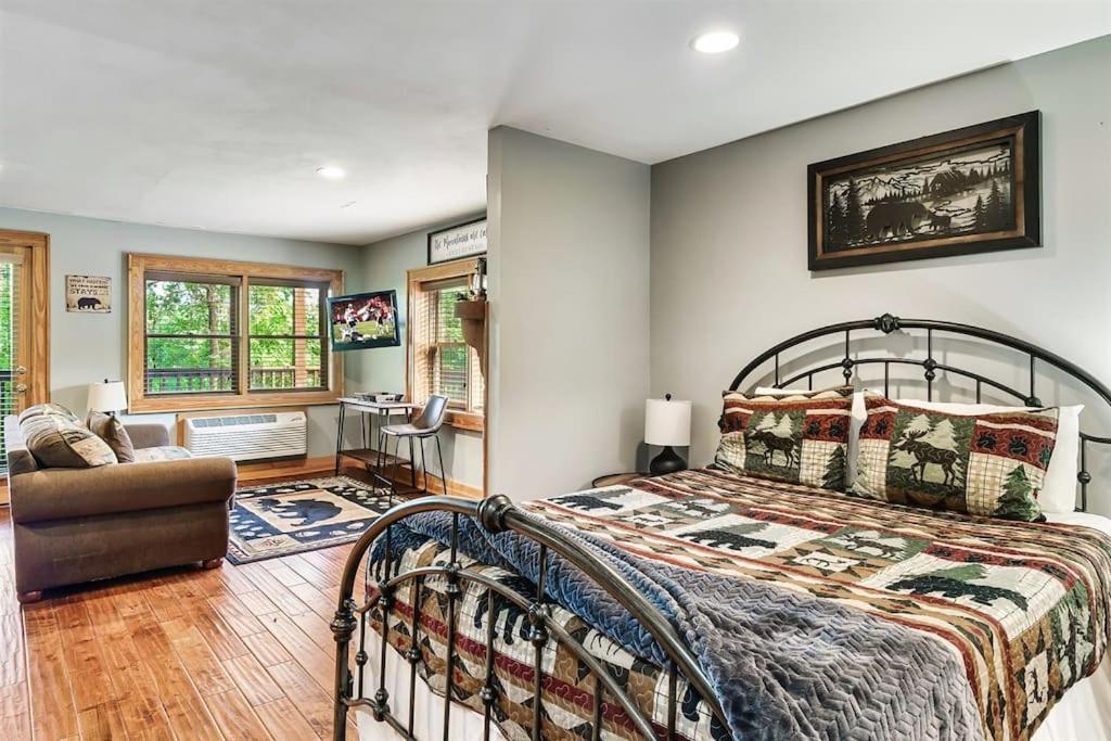 2 Miles From Dollywood Family Resort With Seasonal Outdoor Swimming Pool, Year Around Heated Indoor Swimming Pool, Townhome Style Cabin, Private Hot Tub, Arcade, Tv, Wifi, Kitchen With Refrigerator, Washer And Dryer 鸽子谷 外观 照片