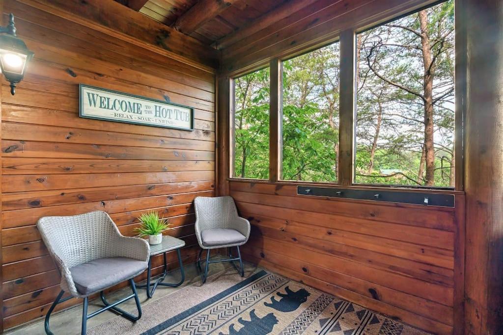 2 Miles From Dollywood Family Resort With Seasonal Outdoor Swimming Pool, Year Around Heated Indoor Swimming Pool, Townhome Style Cabin, Private Hot Tub, Arcade, Tv, Wifi, Kitchen With Refrigerator, Washer And Dryer 鸽子谷 外观 照片